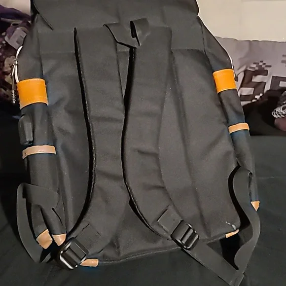 Backpack - Picture 2 of 8